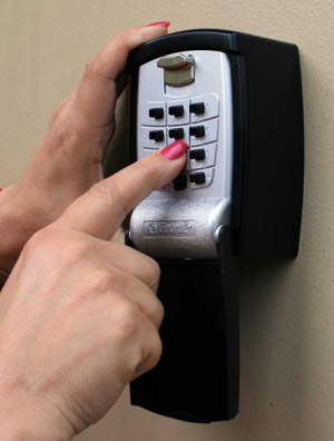 KeyGuard Pro Access Card and Key Storage Device - Wall Mount | GG590